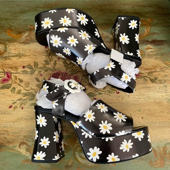 🌼 dELiA*s by DOLLS KILL • Daisy Daze / What's The Buzz Platform Heels - Picture 7 of 12